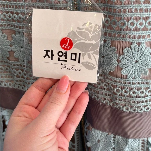 Elegant Lace Midi Dress in Light Blue - Picture 8 of 10